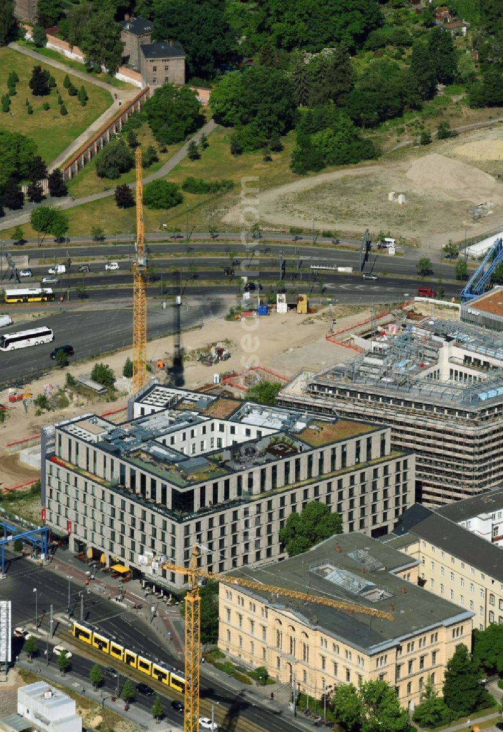 Berlin from the bird's eye view: Complex of the hotel building AMANO Grand Central - ibis on Invalidenstrasse - Heidestrasse in the district Mitte in Berlin, Germany