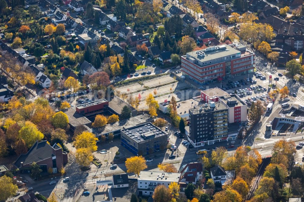 Aerial photograph Duisburg - Building complex of the hotel complex, district administration and health center Sittardsberger Allee - Altenbruchendamm in the district Buchholz in Duisburg in the state of North Rhine-Westphalia