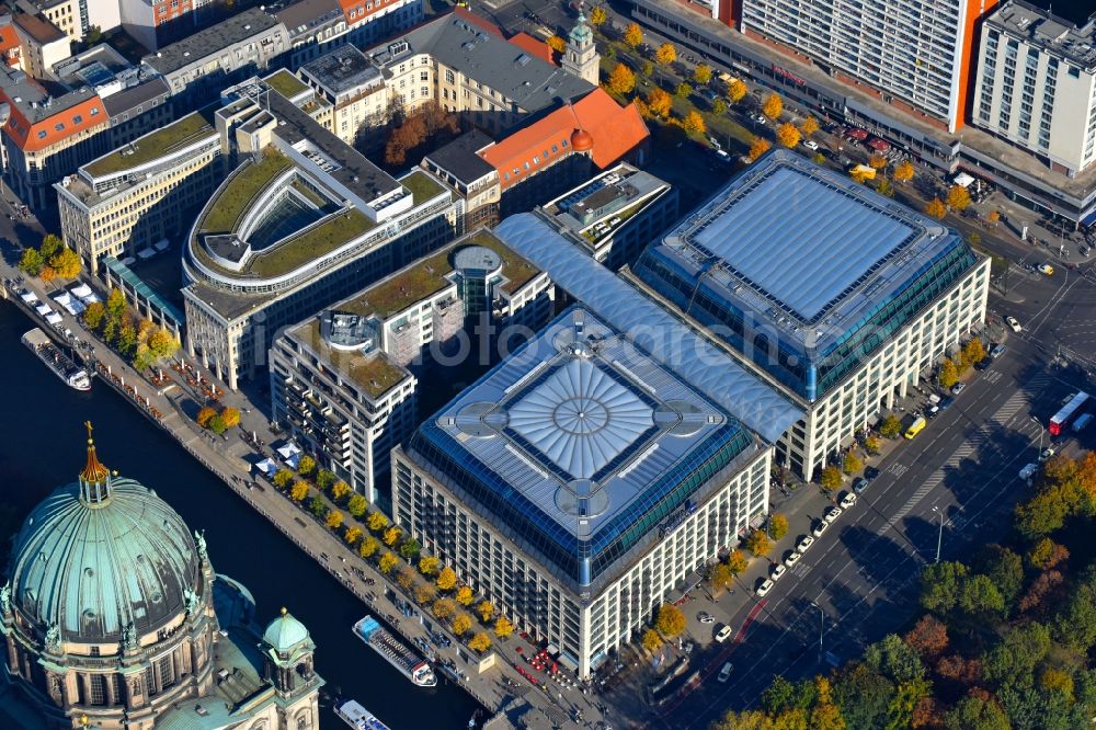 Aerial image Berlin - Complex of the hotel building CityQuartier DomAquaree on Karl-Liebknecht-Strasse in the district Mitte in Berlin, Germany