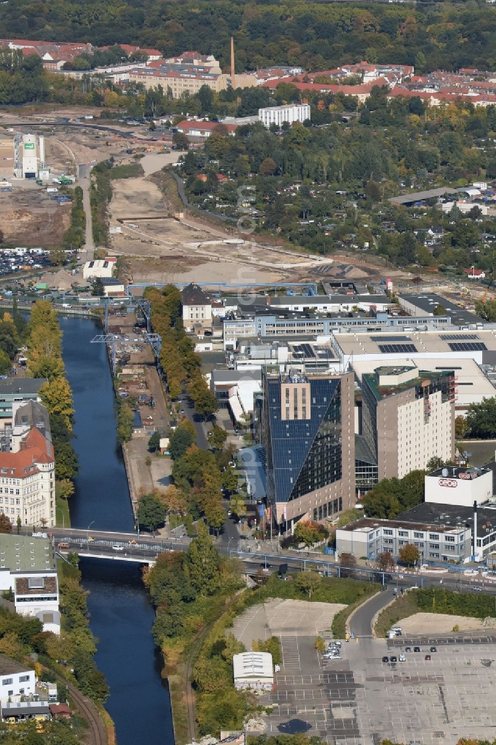 Aerial photograph Berlin - Complex of the hotel building Estrel on Sonnenallee in Berlin in Germany