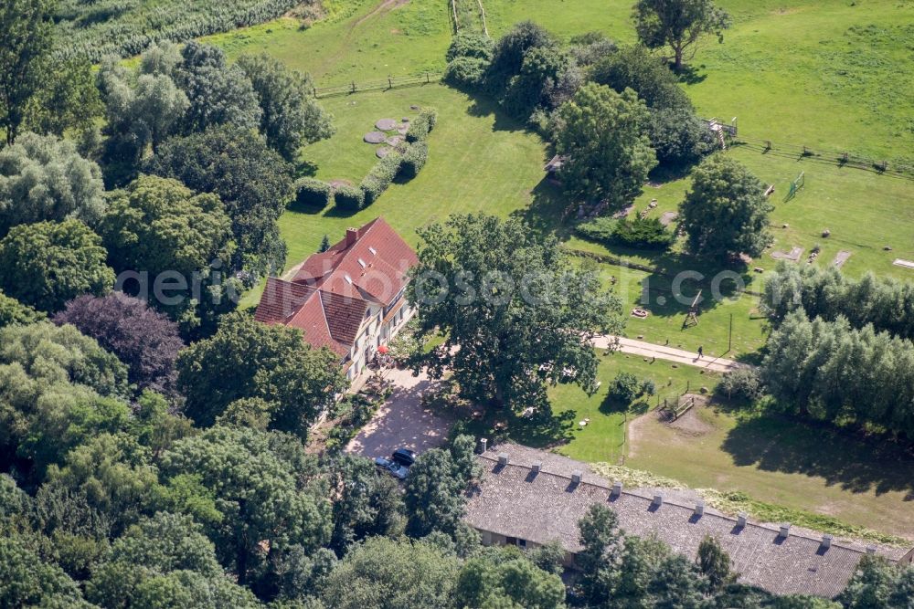 Aerial photograph Gustow - Complex of the hotel building Gutshaus Kajahn in Gustow in the state Mecklenburg - Western Pomerania, Germany