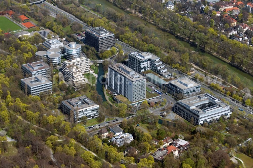 München from above - Complex of the hotel building Hilton Munich Park and office buildings on Tucherpark and the riverbank of the Isar in Munich in the state of Bavaria. The Tucherpark is located at the Eisbach between the English garden and the Isar. Initiator was the Bayerische Vereinsbank