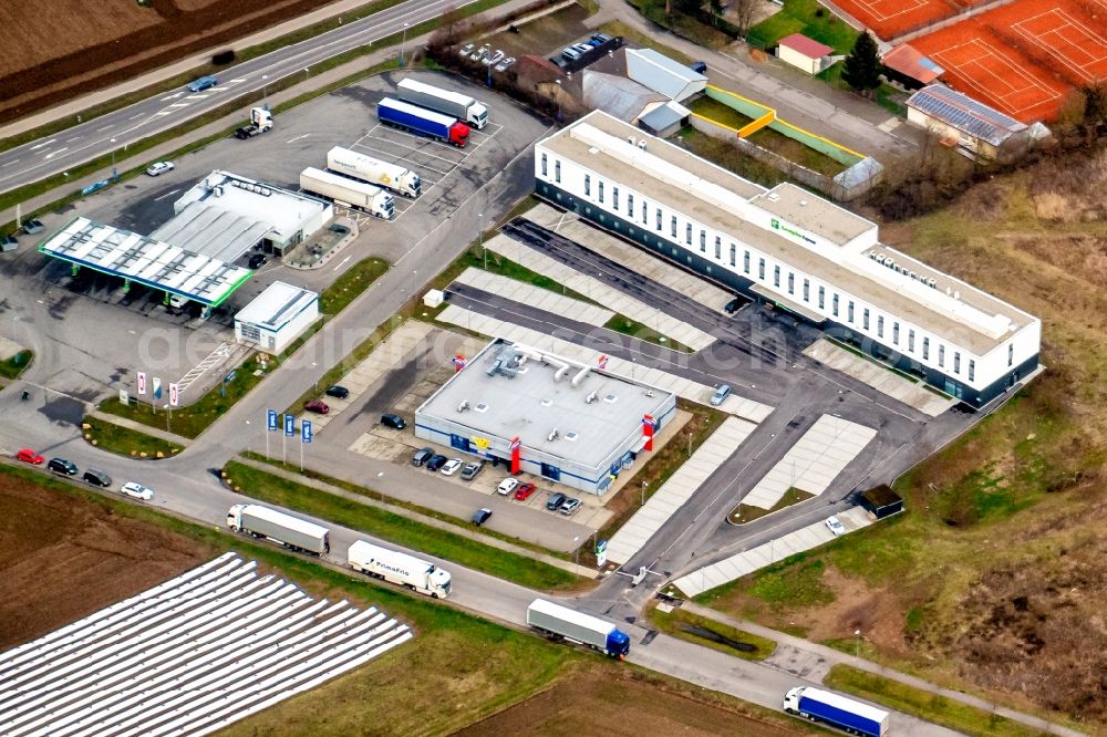 Ringsheim from the bird's eye view: Complex of the hotel building Holiday Inn Express Ringsheim and Spielhalle on Herbolzheimer Strasse in Ringsheim in the state Baden-Wurttemberg, Germany