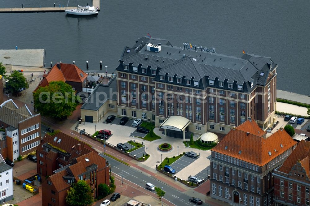 Aerial photograph Emden - Complex of the hotel building Hotel on Delft in Emden in the state Lower Saxony, Germany