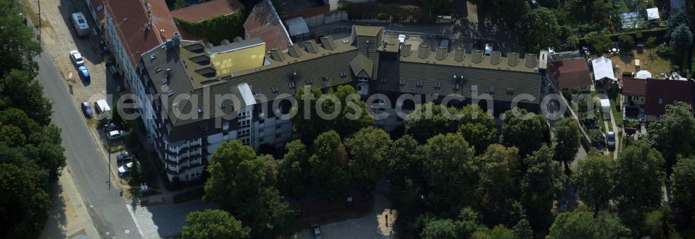 Aerial photograph Hoppegarten - Complex of the hotel building Hotel Mardin in Hoppegarten in the state Brandenburg. The building is currently used as an accommodation center for refugees and asylum seekers in voucher basis