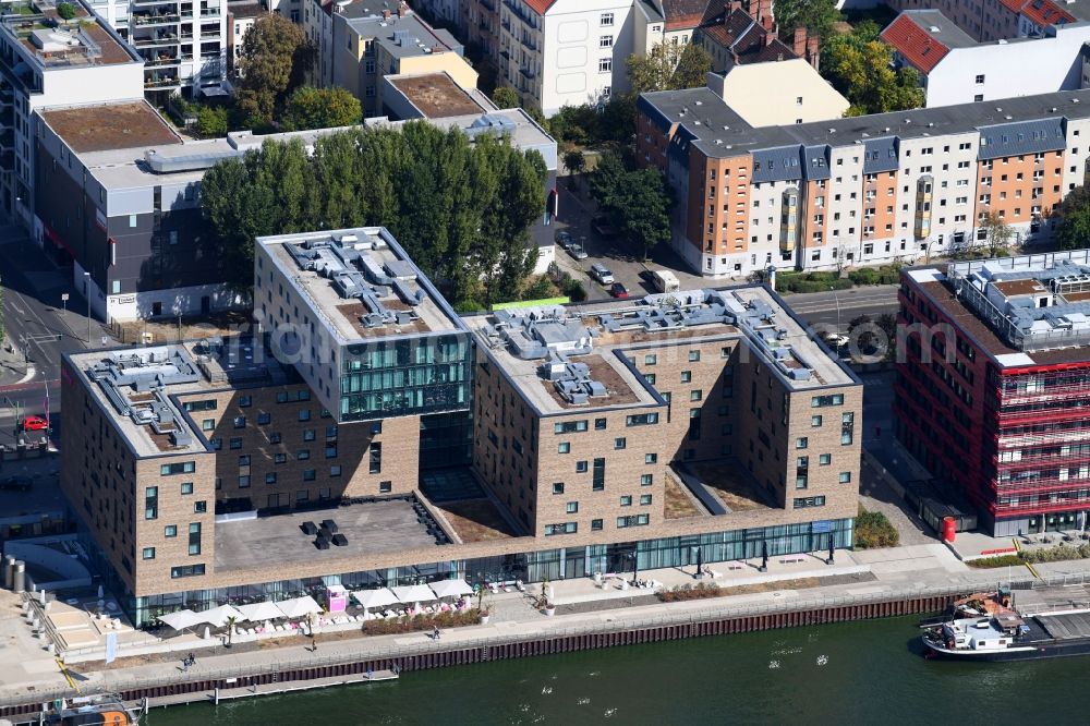 Aerial photograph Berlin - Complex of the hotel building Hotel nhow on Stralauer Allee in the district Friedrichshain in Berlin, Germany