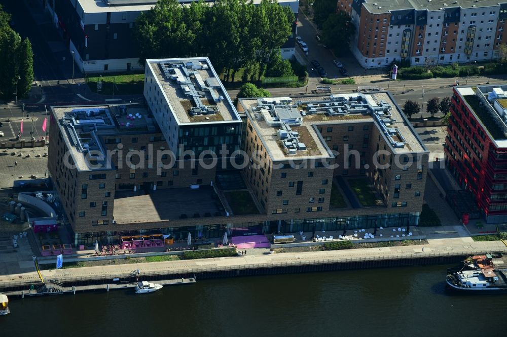 Aerial photograph Berlin - Complex of the hotel building Hotel nhow on Stralauer Allee in the district Friedrichshain in Berlin, Germany