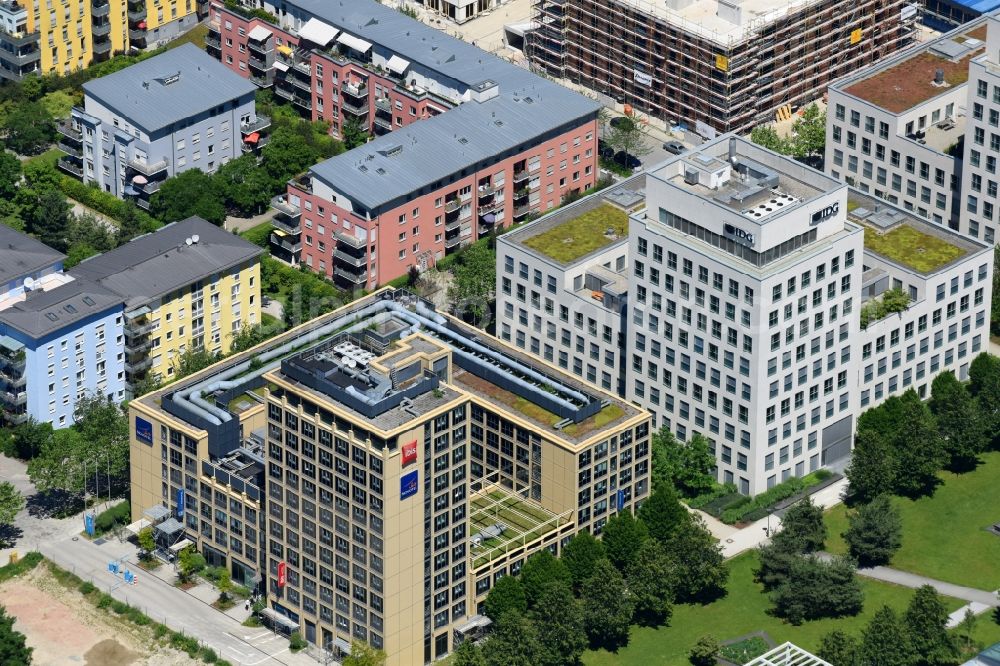 Aerial photograph München - Complex of the hotel building ibis Munich Parkstadt Schwabing and das Buerogebaeude of IDG Communications Media AG on Lyonel-Feininger-Strasse in Munich in the state Bavaria, Germany