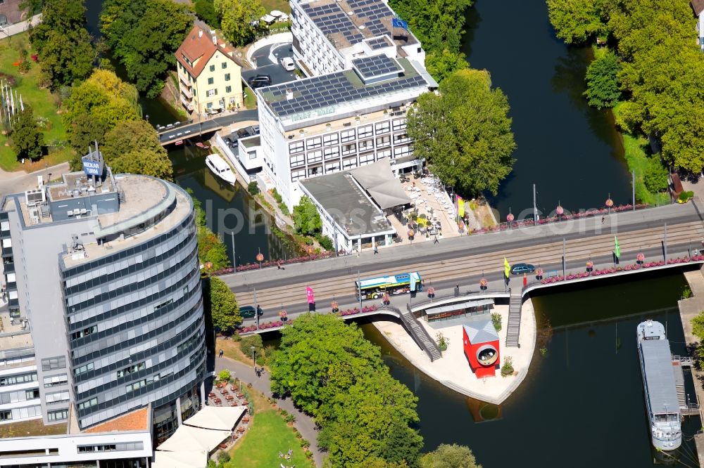 Aerial photograph Heilbronn - Complex of the hotel building of the Insel-Hotel on the course of the river Neckar at the Willy - Mayer - Bruecke in Heilbronn in the state Baden-Wurttemberg, Germany