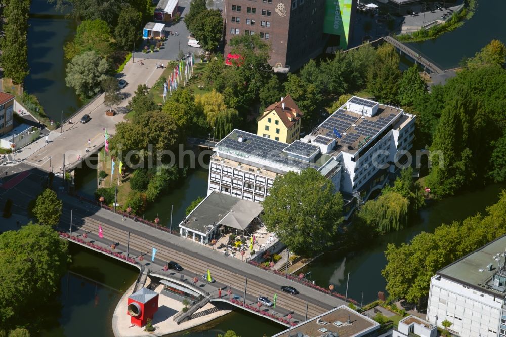 Heilbronn from the bird's eye view: Complex of the hotel building of the Insel-Hotel on the course of the river Neckar at the Willy - Mayer - Bruecke in Heilbronn in the state Baden-Wurttemberg, Germany