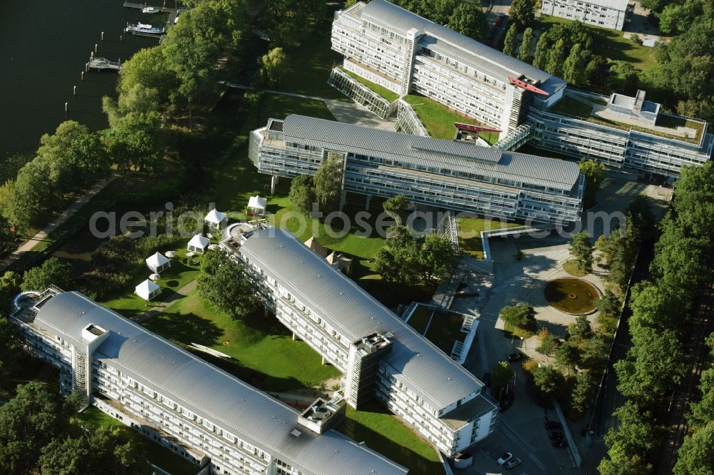 Potsdam from the bird's eye view: Complex of the hotel building Kongresshotel Potsdam am Templiner See in Potsdam in the state Brandenburg