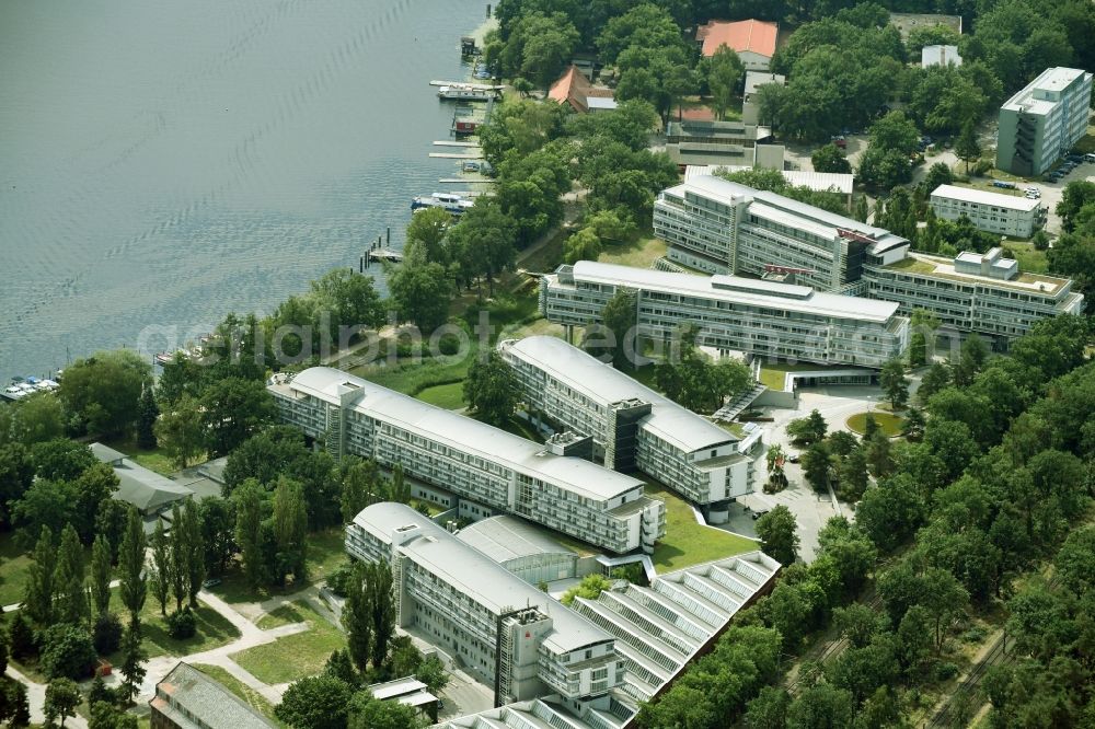 Aerial photograph Potsdam - Complex of the hotel building Kongresshotel Potsdam am Templiner See in Potsdam in the state Brandenburg