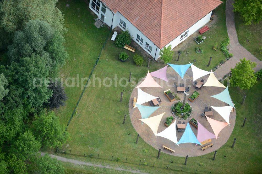 Aerial photograph Templin - With colorful pennants - chain decorated outdoor terrace on complex of the hotel building Landsitz-Hotel in Templin in the state Brandenburg