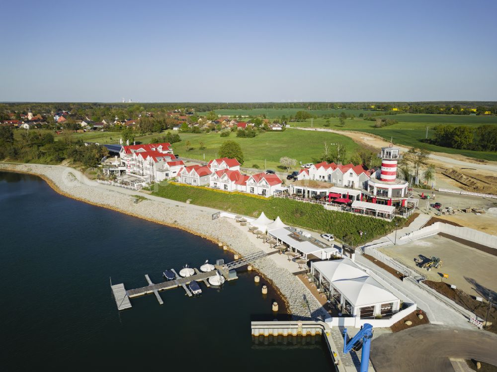 Elsterheide from the bird's eye view: Building complex of the hotel complex Der LeuchtTurm-Gastro GmbH Zum Leuchtturm in Geierswalde in the federal state of Saxony, Germany