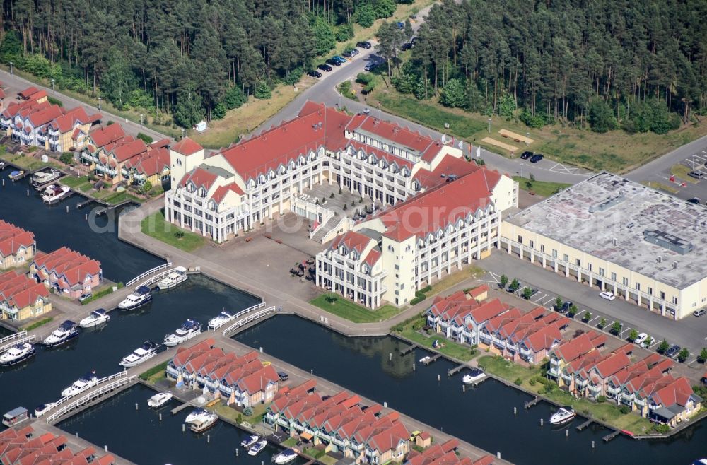 Aerial photograph Rheinsberg - Building complex of the hotel complex Maritim Hafenhotel Rheinsberg in Rheinsberg on the bank of the Rheinsberg lake in the state of Brandenburg, Germany