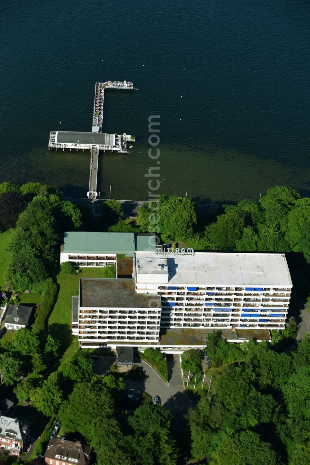 Aerial photograph Kiel - Complex of the hotel building Maritim Hotel Bellevue Kiel on Baltic Sea in Kiel in the state Schleswig-Holstein, Germany