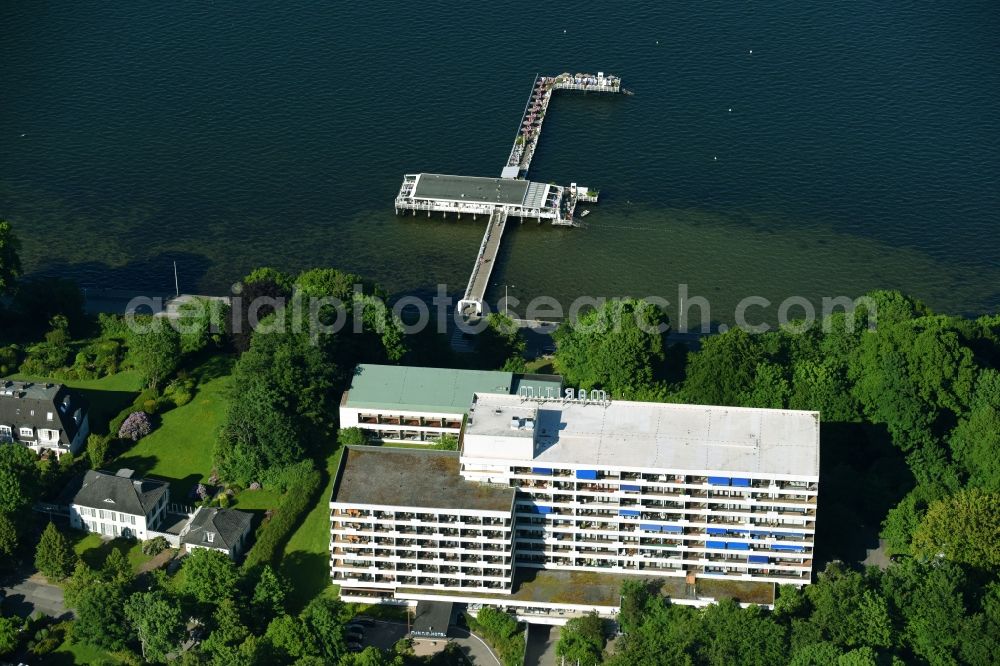 Kiel from the bird's eye view: Complex of the hotel building Maritim Hotel Bellevue Kiel on Baltic Sea in Kiel in the state Schleswig-Holstein, Germany