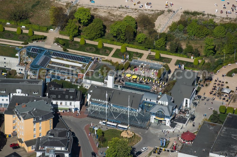 Aerial photograph Heringsdorf - Complex of the hotel building Maritim Hotel Kaiserhof Heringsdorf on Kulmstrasse in Heringsdorf in the state Mecklenburg - Western Pomerania, Germany