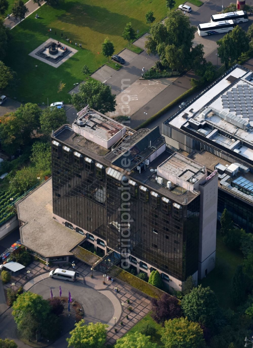 Aerial image Koblenz - Complex of the hotel building of Mercure Hotel Koblenz on Julius-Wegeler-Strasse in Koblenz in the state Rhineland-Palatinate, Germany