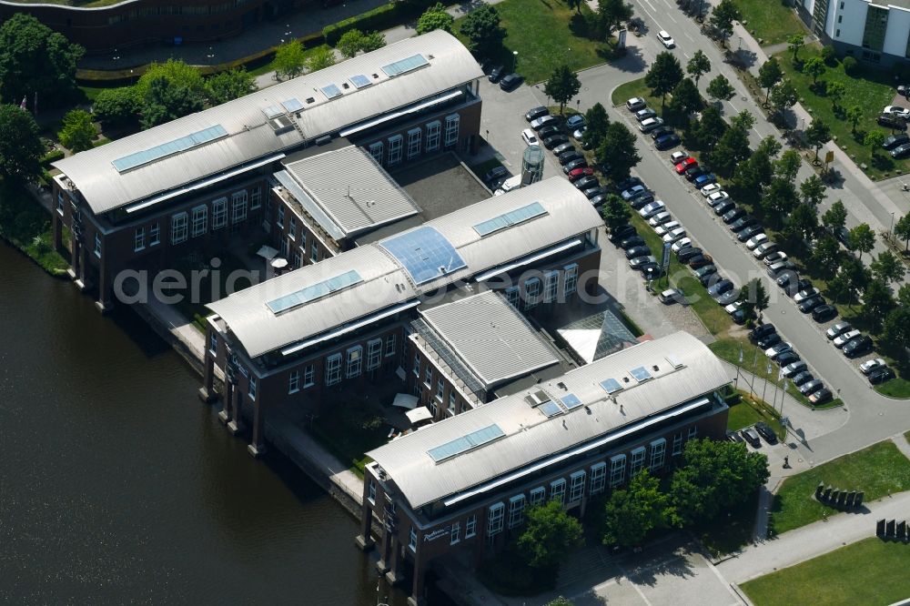 Aerial photograph Lübeck - Complex of the hotel building Radisson Blu Senator Hotel on Luebeck Willy-Brandt-Allee in the district Innenstadt in Luebeck in the state Schleswig-Holstein, Germany