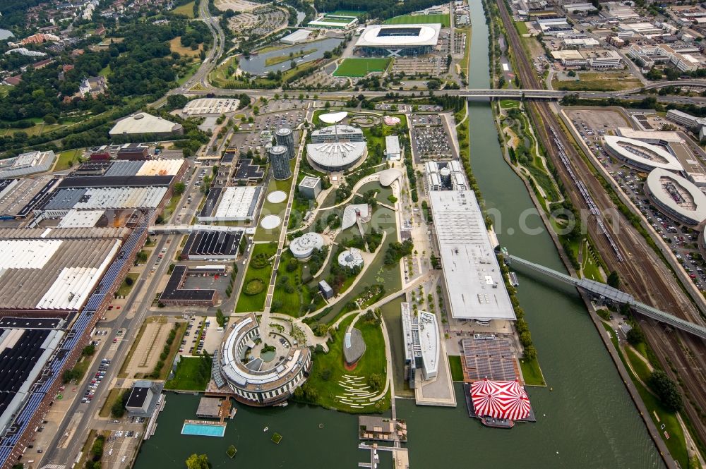 Wolfsburg from the bird's eye view: Complex of the hotel building The Ritz-Carlton an der Parkstrasse in Wolfsburg in the state Lower Saxony