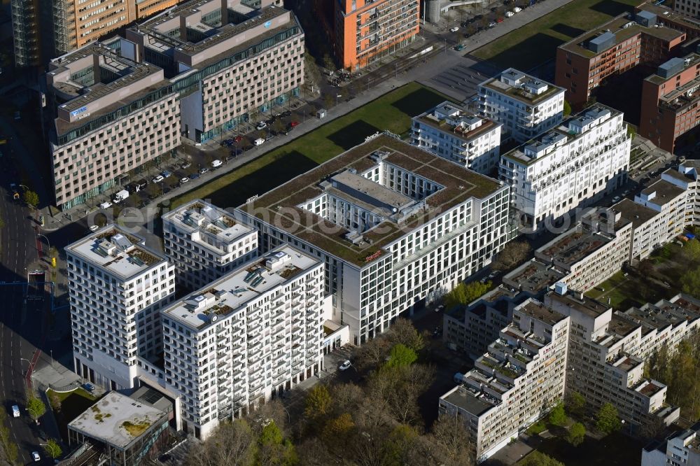 Aerial image Berlin - Complex of the hotel building Scandic Berlin Potsdamer Platz on Gabriele-Tergit-Promenade in the district Mitte in Berlin, Germany