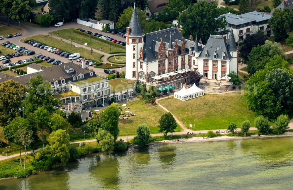 Aerial photograph Klink - Building complex of the resort castle Klink with the restaurant Ritter Artus Keller at the Mueritz in Klink in Mecklenburg-Vorpommern