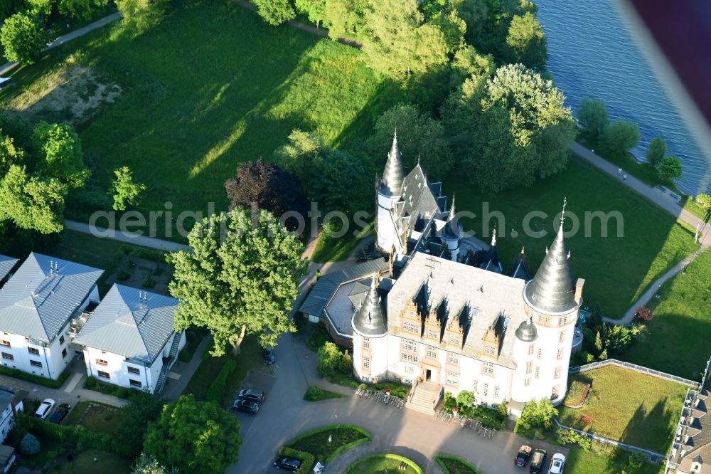 Aerial image Klink - Building complex of the resort castle Klink with the restaurant Ritter Artus Keller at the Mueritz in Klink in Mecklenburg-Vorpommern