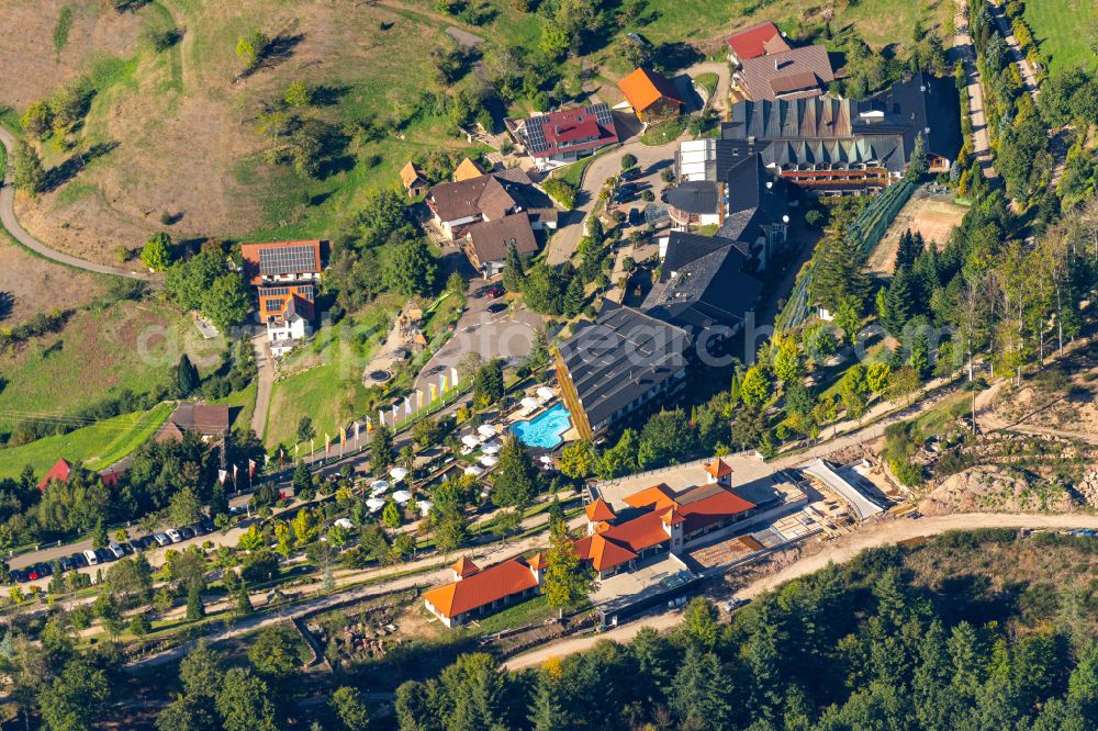 Aerial photograph Bad Peterstal-Griesbach - Complex of the hotel building Schwarzwald Resort Dollenberg - Relais & Chateaux in Bad Peterstal-Griesbach in the state Baden-Wuerttemberg, Germany