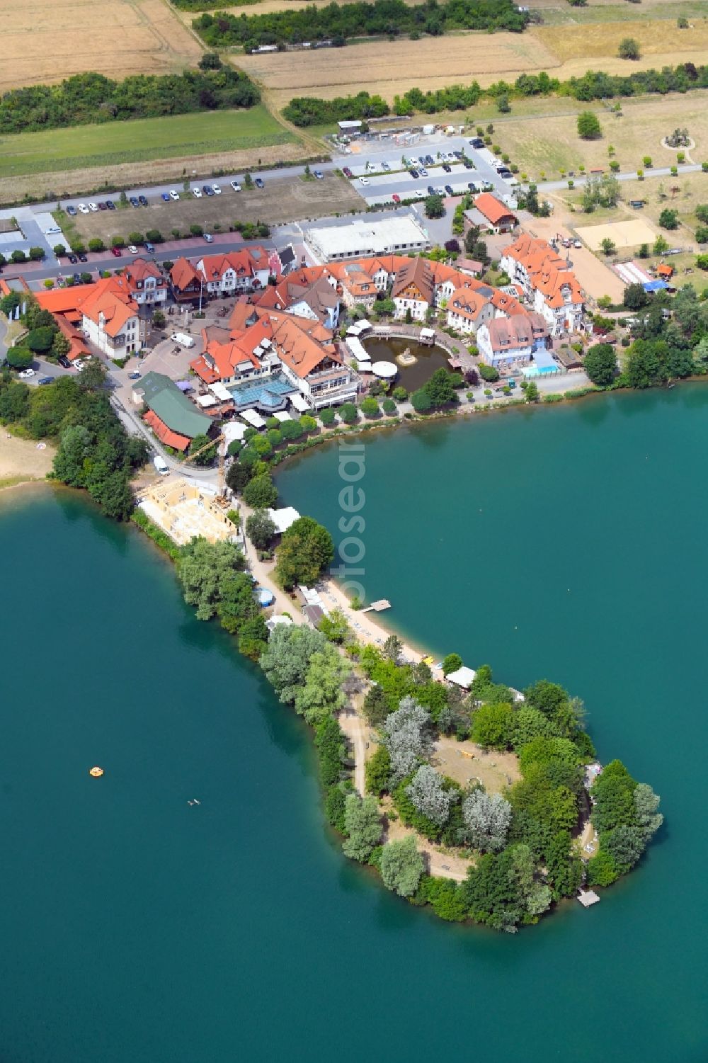 Aerial photograph Niedernberg - Complex of the hotel building Seehotel on Badesee in Niedernberg in the state Bavaria, Germany