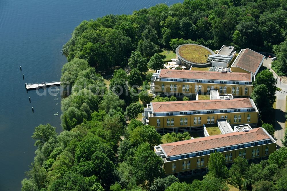 Aerial photograph Potsdam - Complex of the hotel building Seminaris SeeHotel Potsdam in Potsdam in the state Brandenburg, Germany