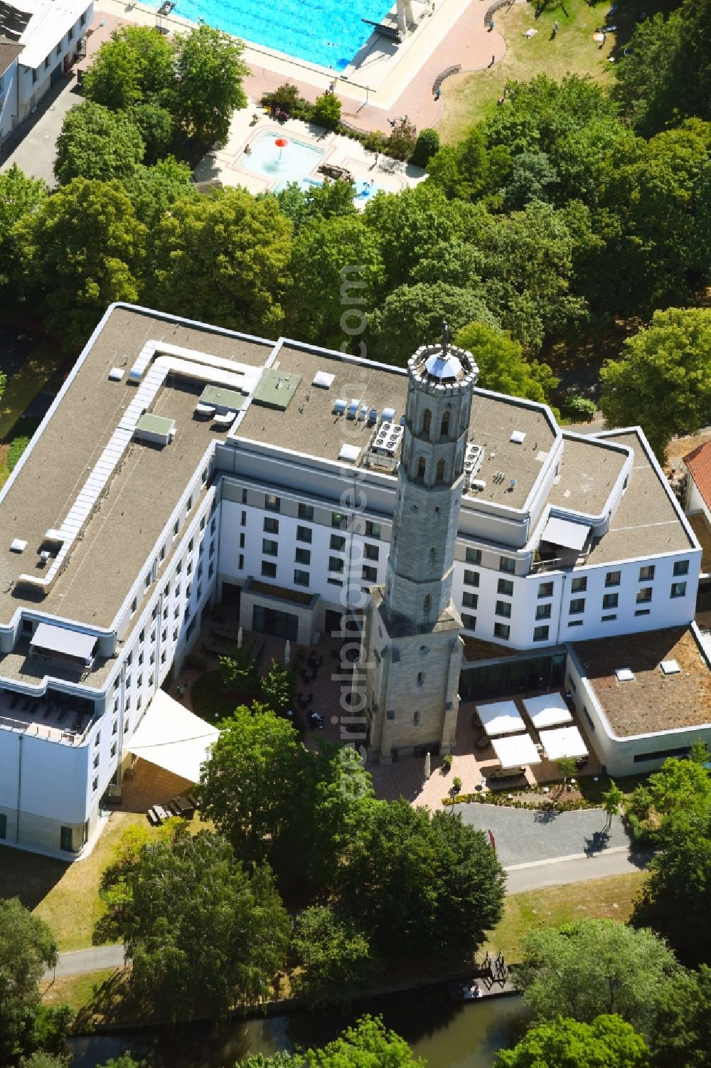 Aerial photograph Braunschweig - Complex of the hotel building Steigenberger Parkhotel in Brunswick in the state Lower Saxony, Germany