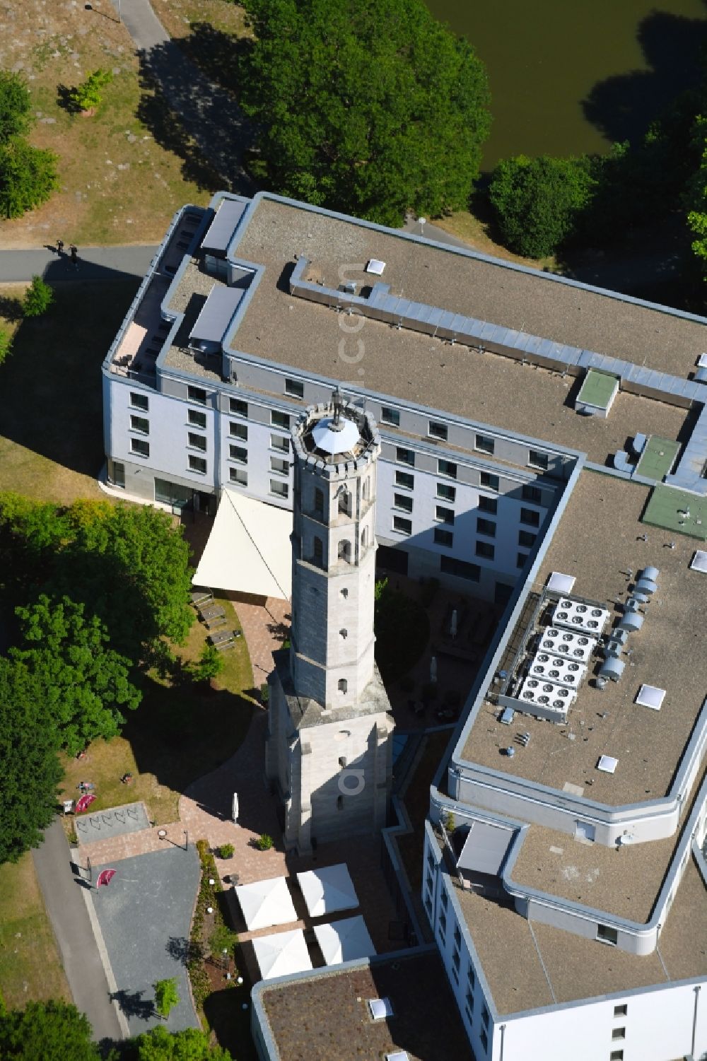 Braunschweig from the bird's eye view: Complex of the hotel building Steigenberger Parkhotel in Brunswick in the state Lower Saxony, Germany