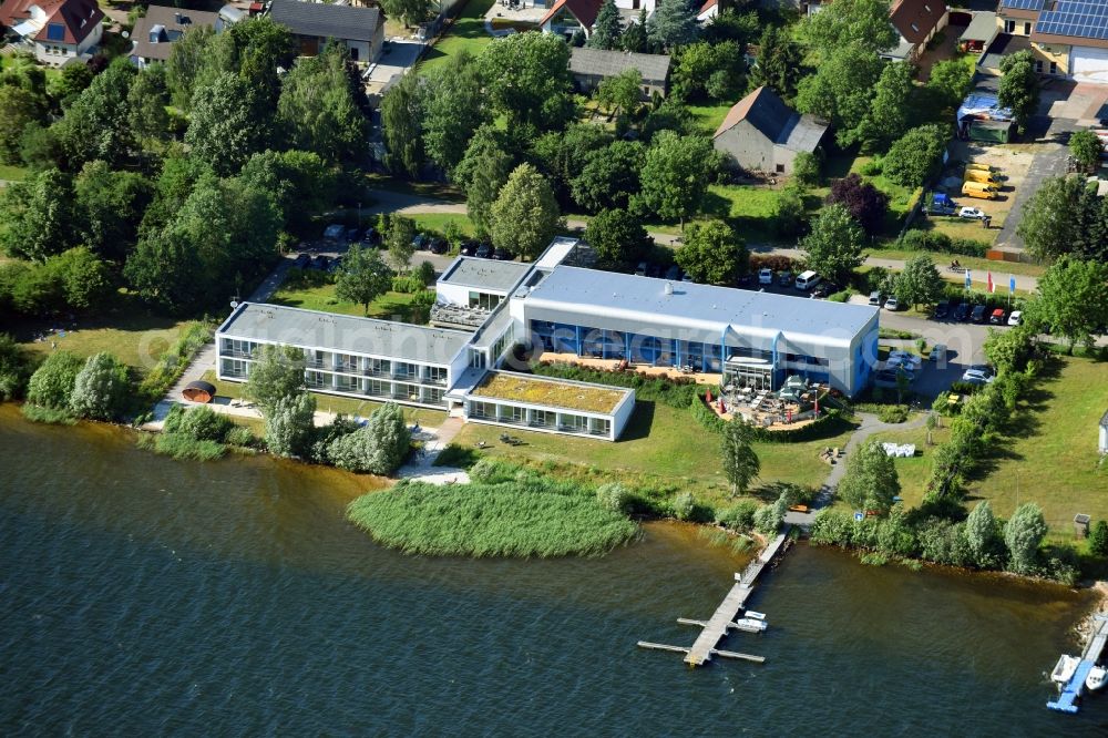 Senftenberg from the bird's eye view: Complex of the hotel building Strandhotel Senftenberger See in Senftenberg in the state Brandenburg, Germany