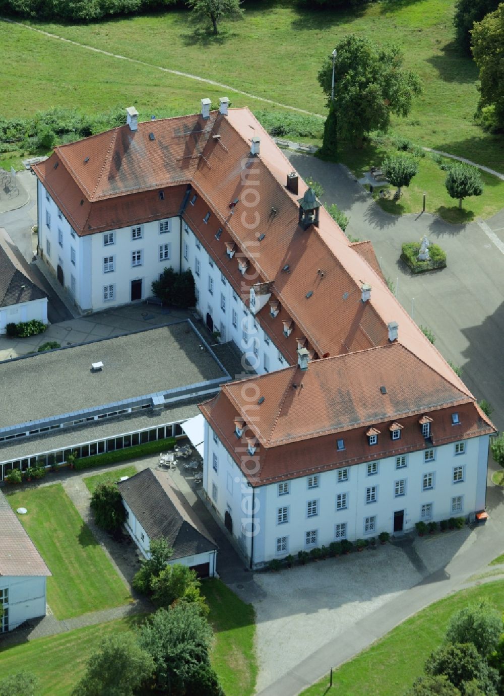 Ellwangen (Jagst) from the bird's eye view: Complex of the hotel building and Tagungshaus Schoenenberg in Ellwangen (Jagst) in the state Baden-Wuerttemberg