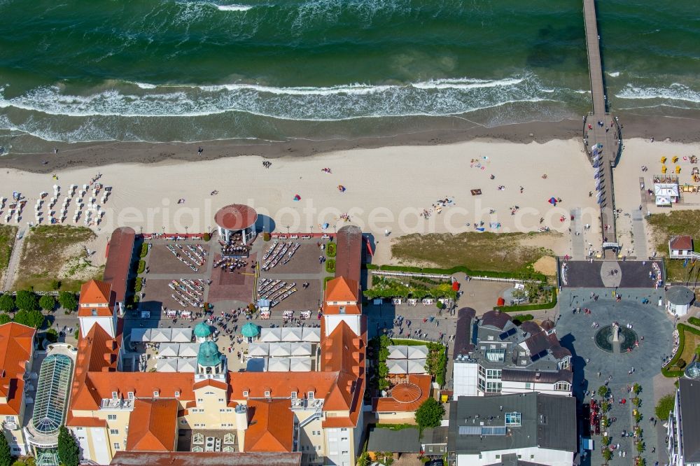 Aerial photograph Binz - Complex of the hotel building Travel Charme Kurhaus Binz on Strandpromenade in Binz in the state Mecklenburg - Western Pomerania