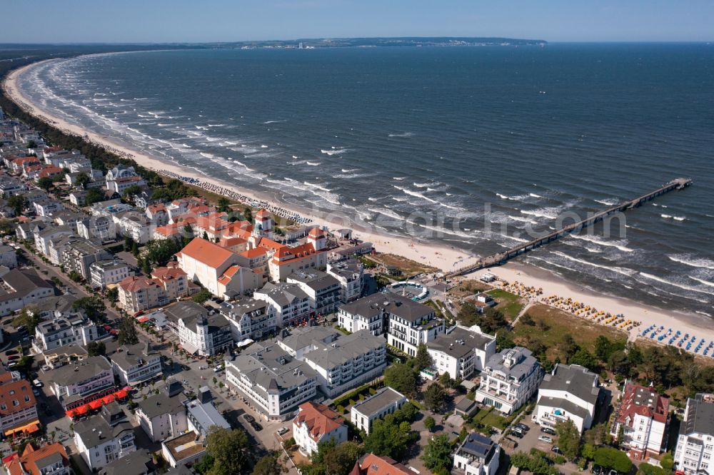 Aerial photograph Binz - Complex of the hotel building Travel Charme Kurhaus Binz on Strandpromenade in Binz in the state Mecklenburg - Western Pomerania