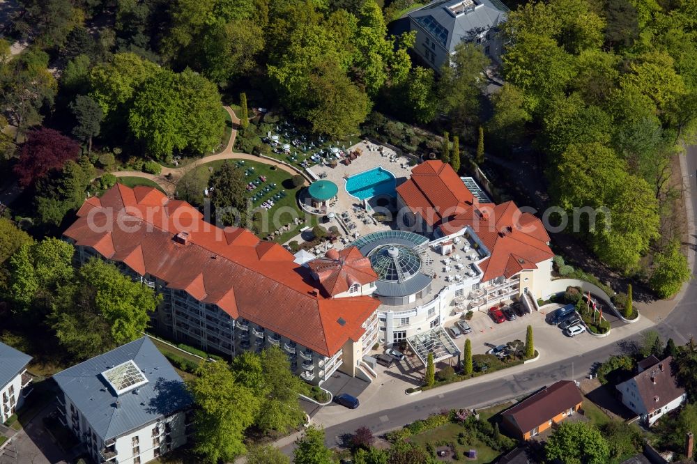 Aerial photograph Heringsdorf - Complex of the hotel building Travel Charme Strandidyll Heringsdorf on Delbrueckstrasse in Heringsdorf in the state Mecklenburg - Western Pomerania, Germany