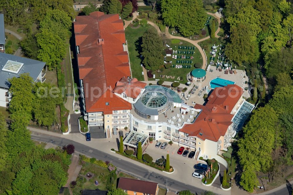 Heringsdorf from the bird's eye view: Complex of the hotel building Travel Charme Strandidyll Heringsdorf on Delbrueckstrasse in Heringsdorf in the state Mecklenburg - Western Pomerania, Germany