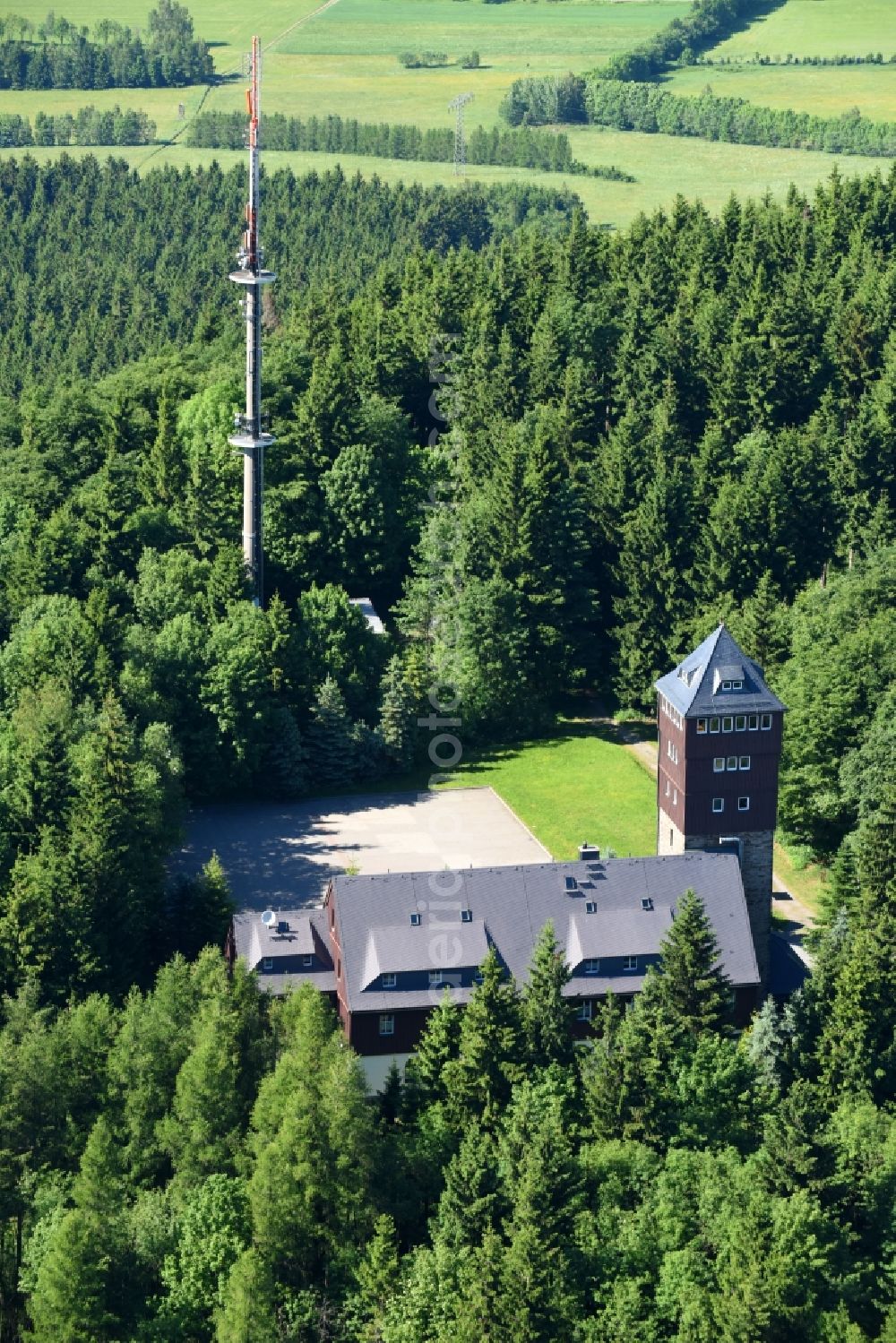 Aerial photograph Bärenstein - Complex of the hotel building Unterkunftshaus on Baerenstein on Bergstrasse in Baerenstein in the state Saxony, Germany