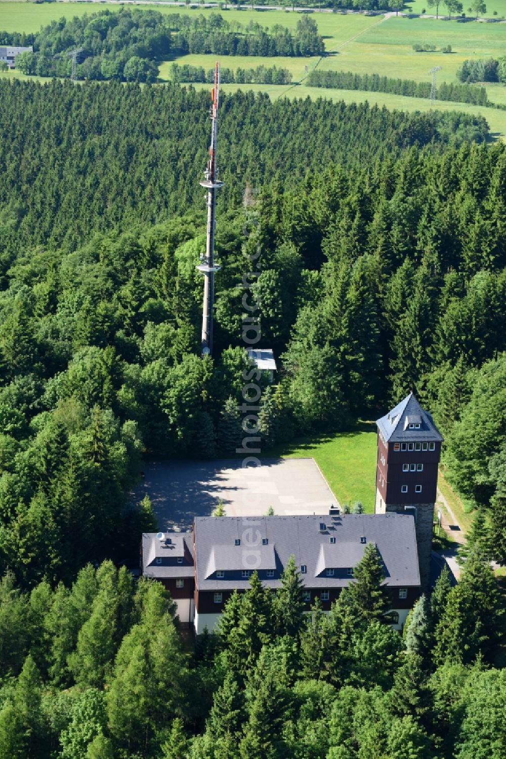 Bärenstein from above - Complex of the hotel building Unterkunftshaus on Baerenstein on Bergstrasse in Baerenstein in the state Saxony, Germany