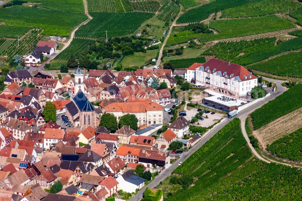 Saint-Hippolyte from the bird's eye view: Complex of the hotel building Val-Vignes - Hotel Alsace Seminaires et Mariages in Saint-Hippolyte in Grand Est, France