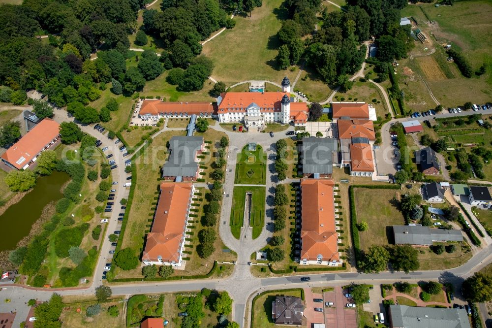 Aerial photograph Göhren-Lebbin - Complex of the hotel buildingSchlosshotel Fleesensee in Goehren-Lebbin in the state Mecklenburg - Western Pomerania