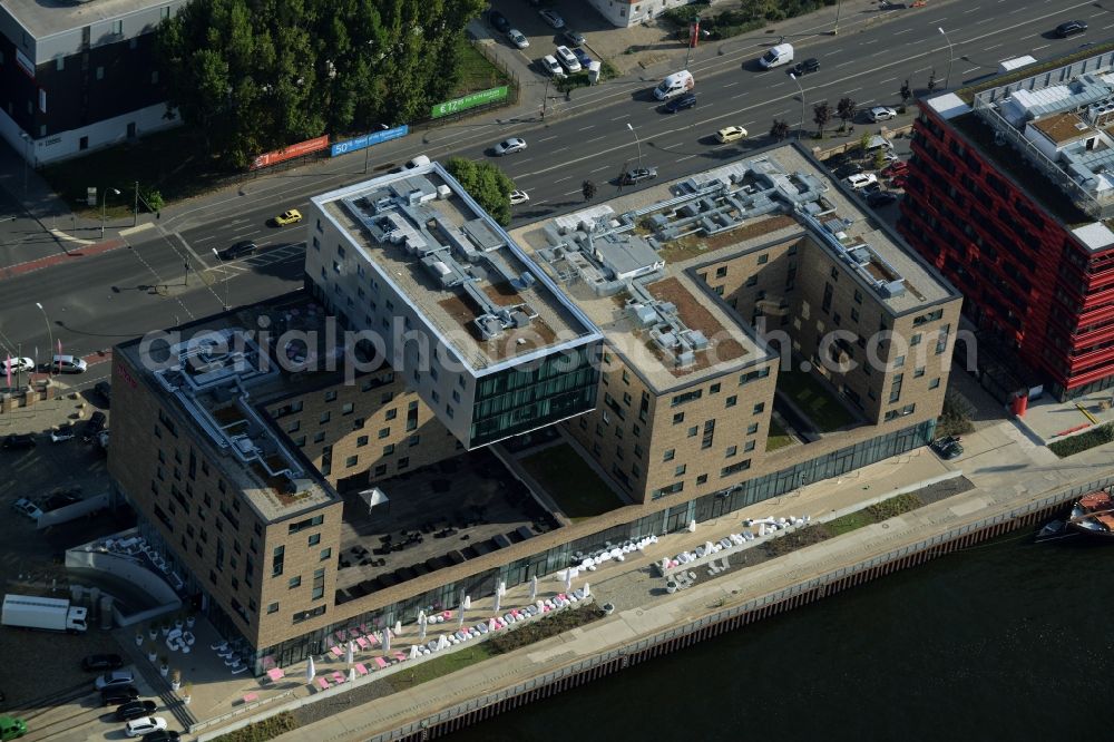 Aerial image Berlin - Complex of the hotel building nhow Berlin on the riverbank of the Spree in the Friedrichshain part of Berlin in Germany