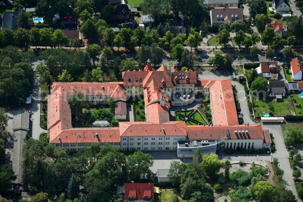 Bergholz-Rehbrücke from above - Building complex of the Institute Deutsches Institut fuer Ernaehrungsforschung Potsdam-Rehbruecke in Bergholz-Rehbruecke in the state Brandenburg, Germany