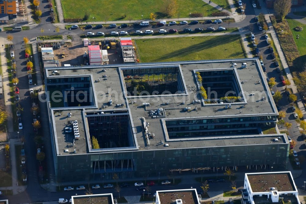 Aerial image Berlin - Building complex of the Institute HUB Institut fuer Physik of HUB on Newtonstrasse in the district Adlershof in Berlin, Germany