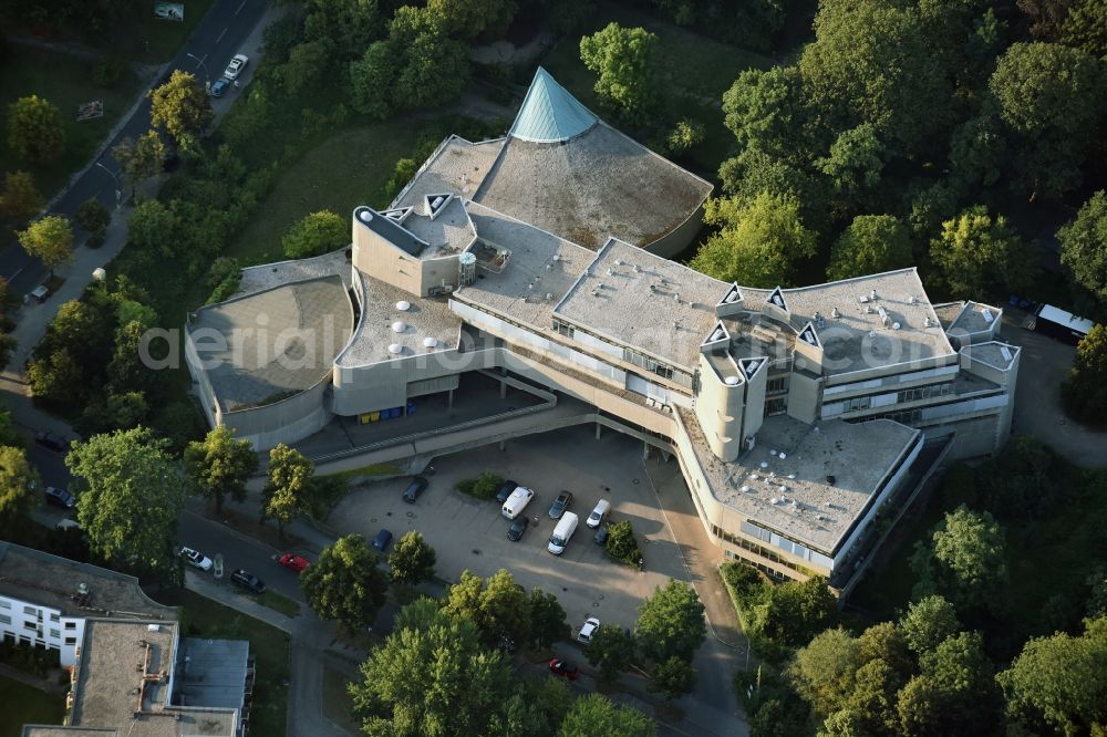 Berlin from the bird's eye view: Building complex of the Institute Universitaetsklinikum Benjamin Franklin Institut fuer Infektionsmedizin on Hindenburgdamm in Berlin in Germany