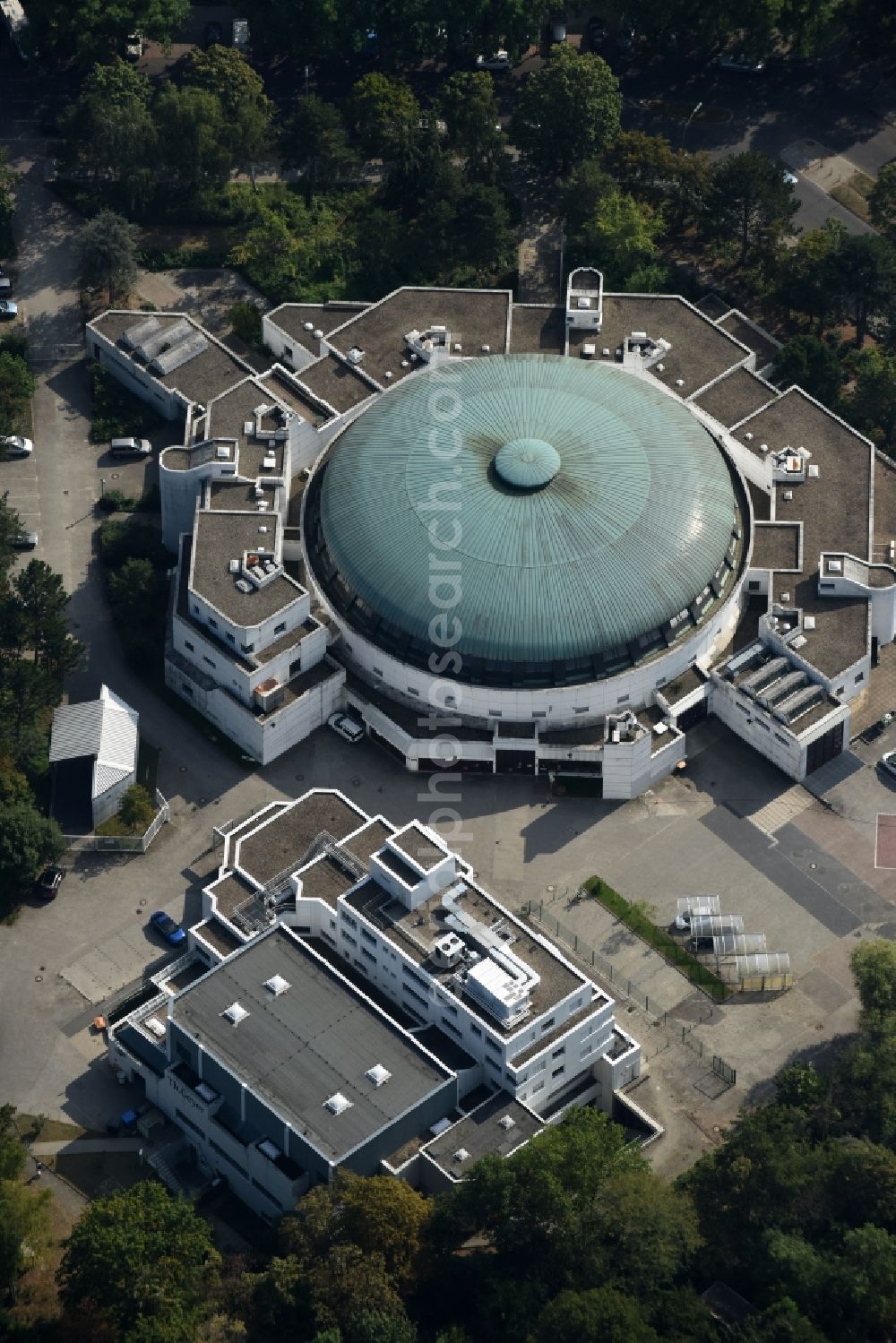 Aerial photograph Berlin - Building complex of the Institute Landesamt fuer Mess- und Eichwesen Berlin-Brandenburg on,Lentzeallee in Berlin