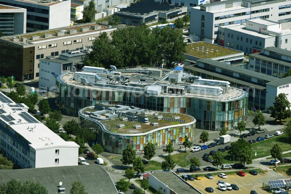 Berlin from the bird's eye view: Building complex of the Institute Lernfabrik NEUE TECHNOLOGIEN Berlin on Carl-Scheele-Strasse in the district Johannisthal in Berlin