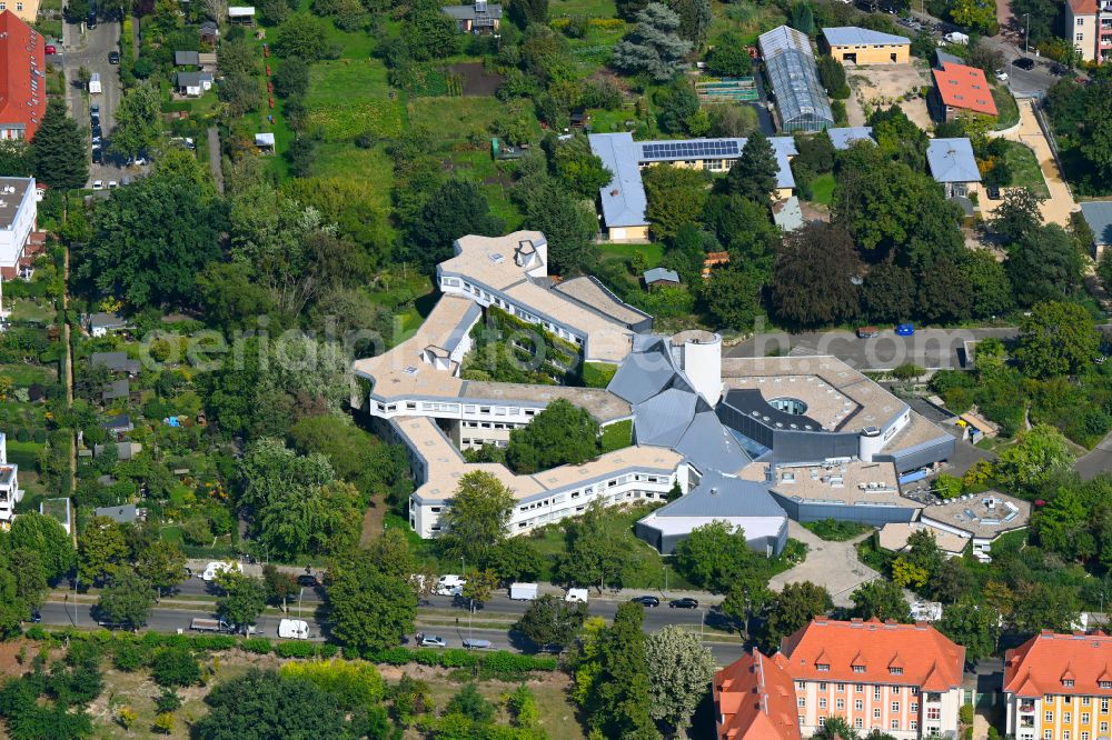 Aerial photograph Berlin - Building complex of the Institute Max-Planck-Institut fuer Bildungsforschung on Lentzeallee in the district Wilmersdorf in Berlin